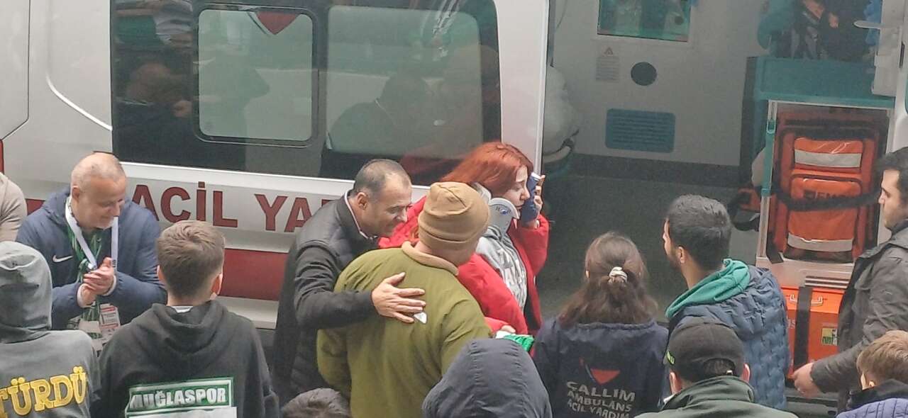 Muğlasporlu Semih’in Vurduğu Top Tribüne Gitti, Genç Kıza Formasını Hediye Etti 2